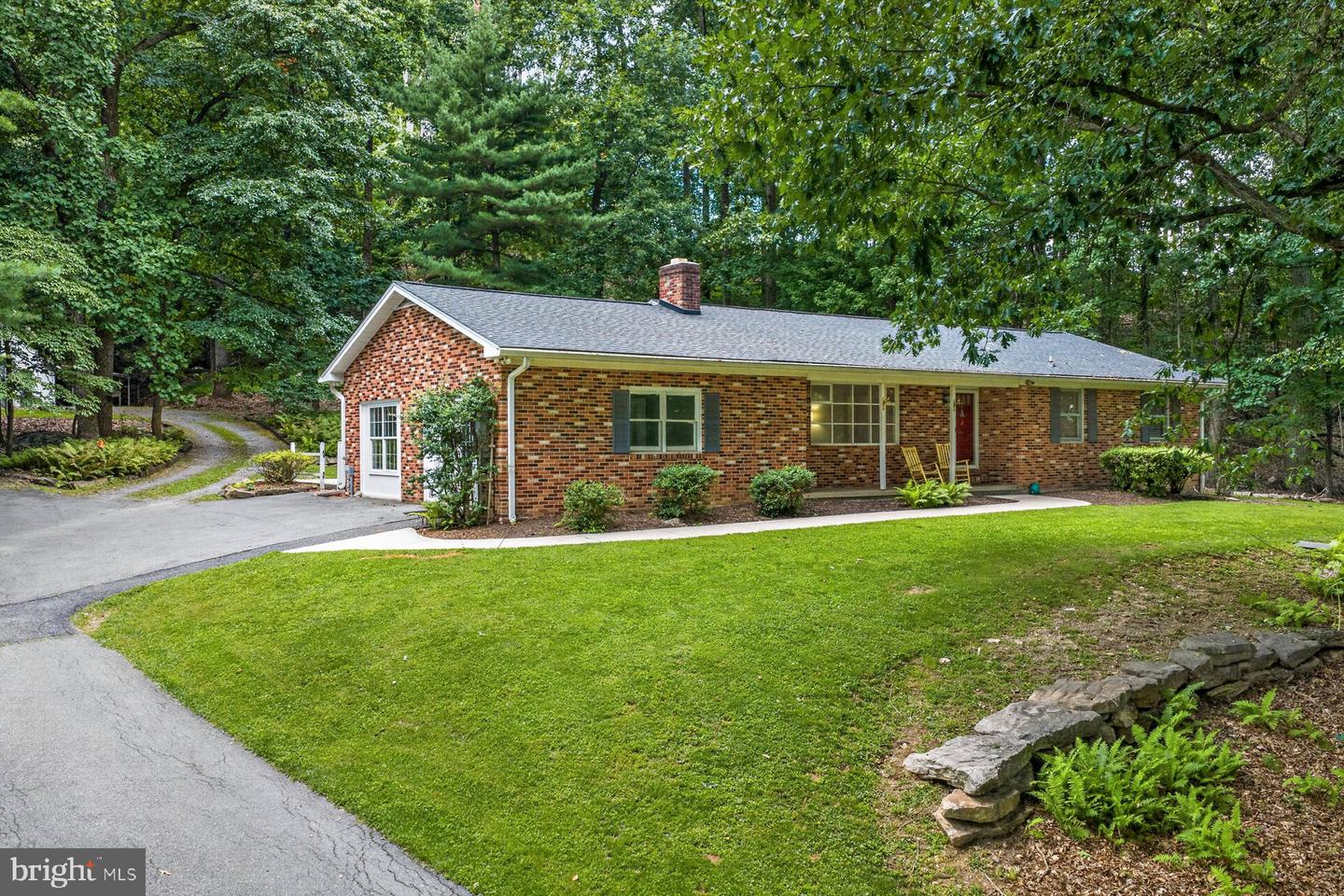 6406 White Oak Ct — photo