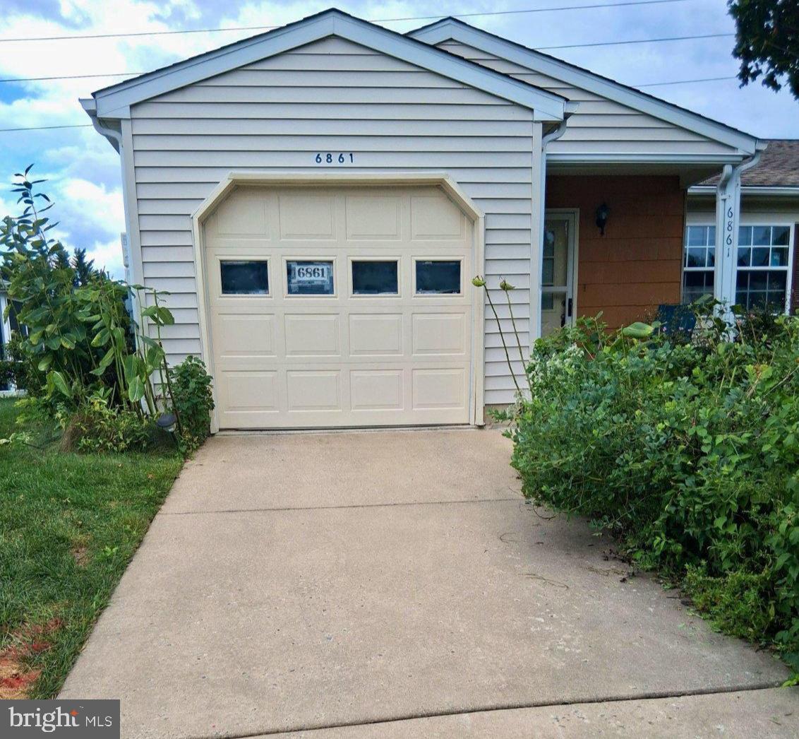 6861 Snowberry Ct — photo