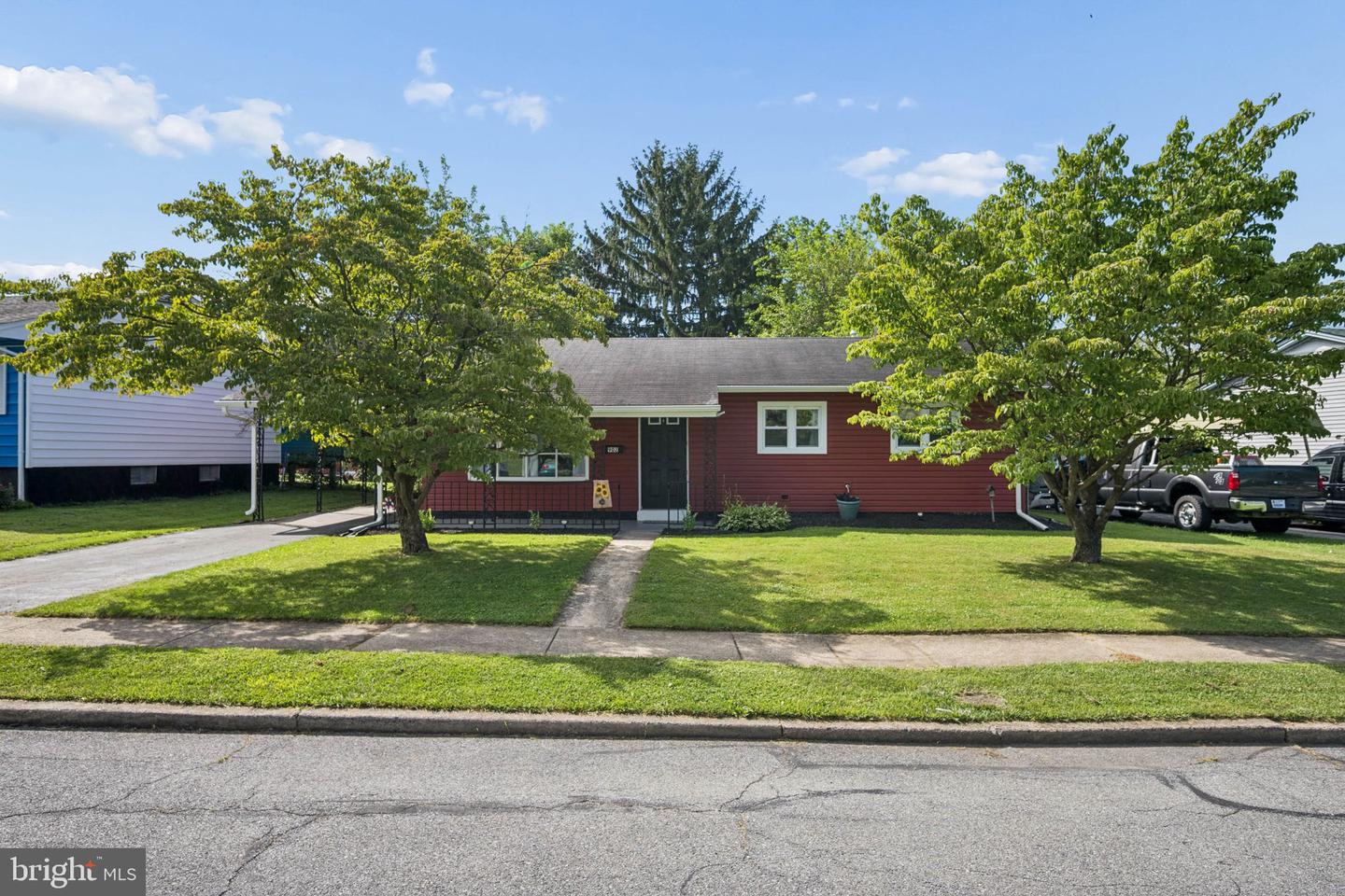 902 Young Place, Frederick, MD 21702 — photo 2