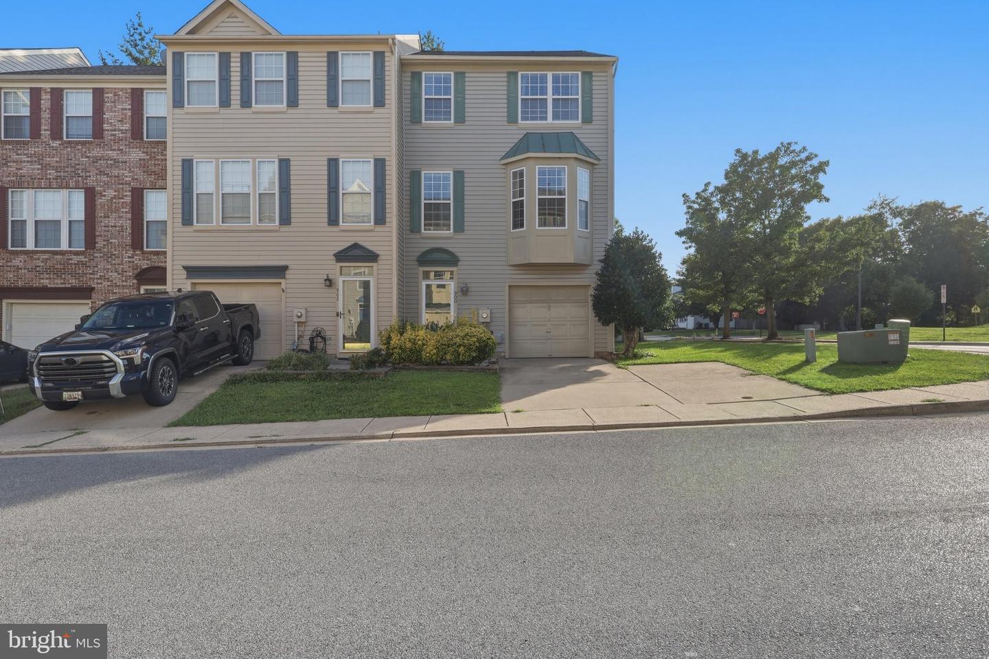 900 Turning Point Ct — photo