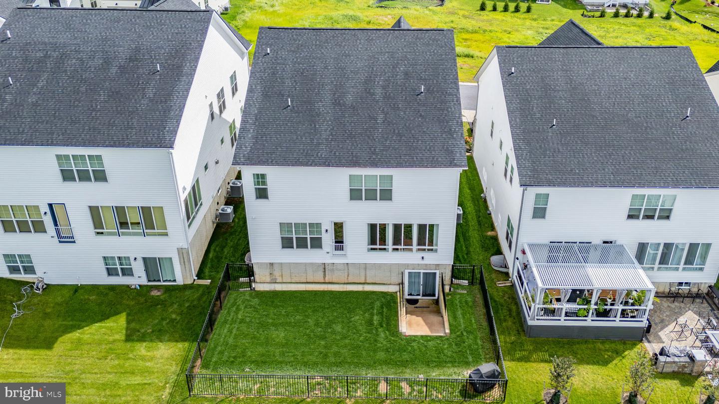 8776 Walnut Bottom Ln — photo