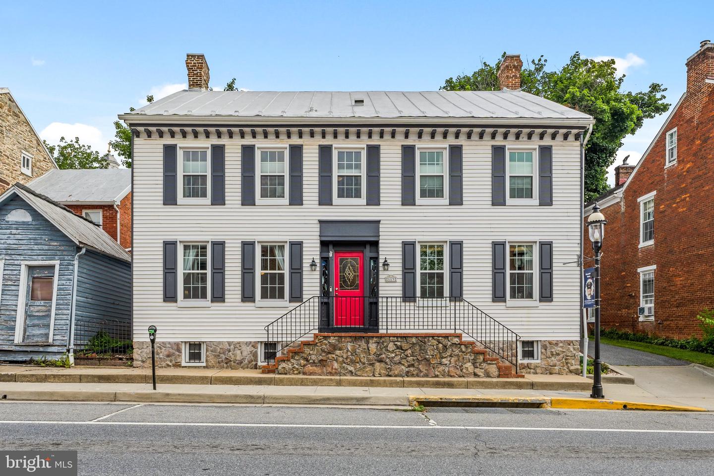 113 E Main St — photo