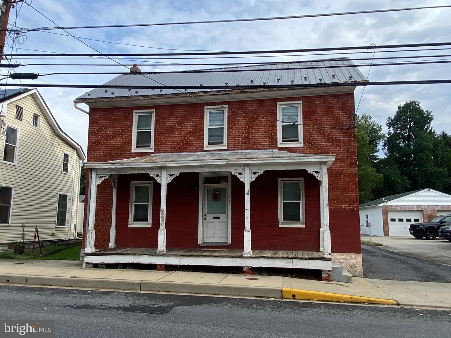 115 W Main St — photo