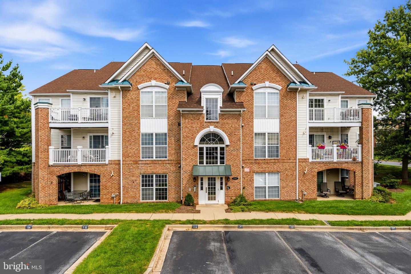 2501 Coach House Way #3C — photo