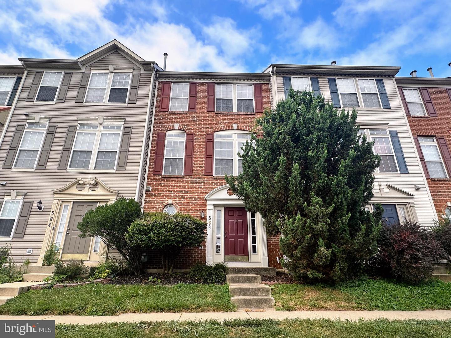 586 Eisenhower Dr — photo