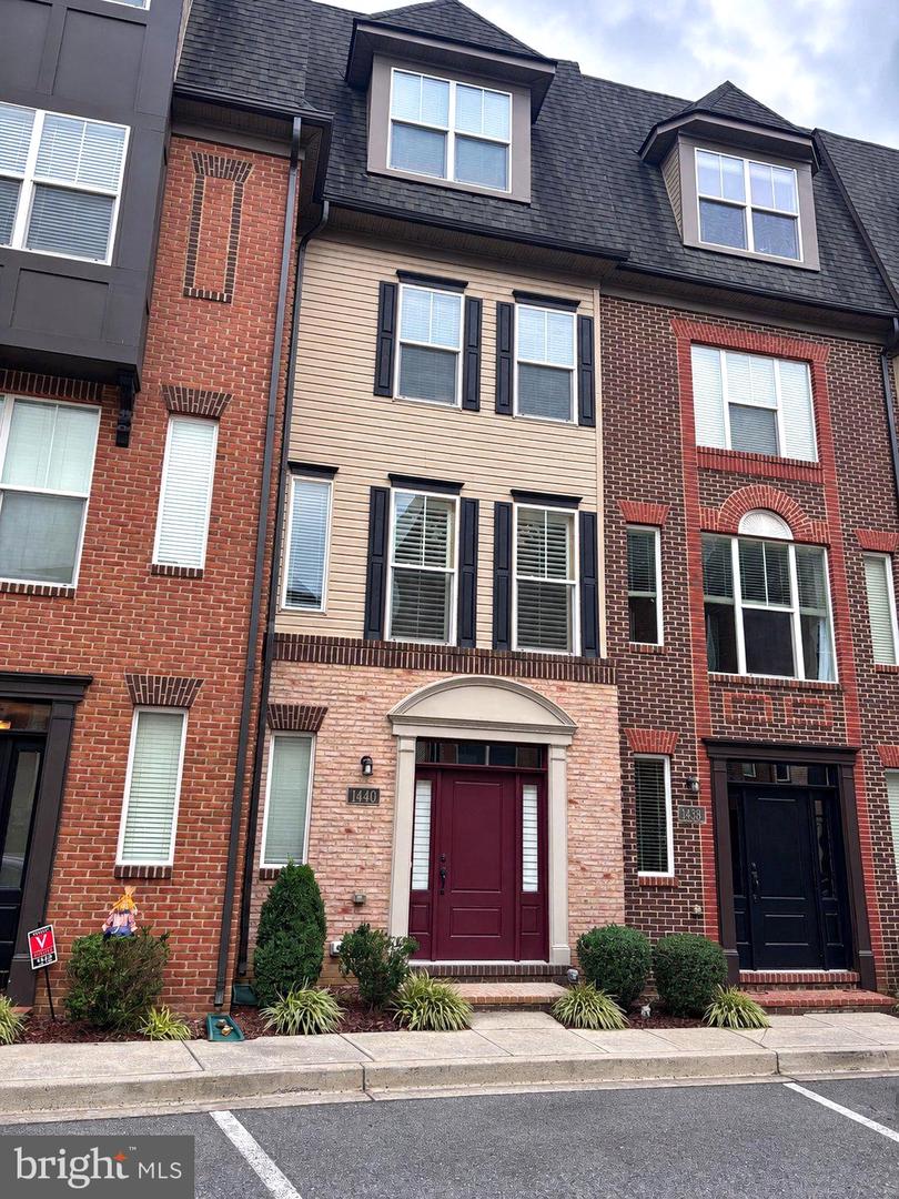 1440 Trafalgar Ln — photo