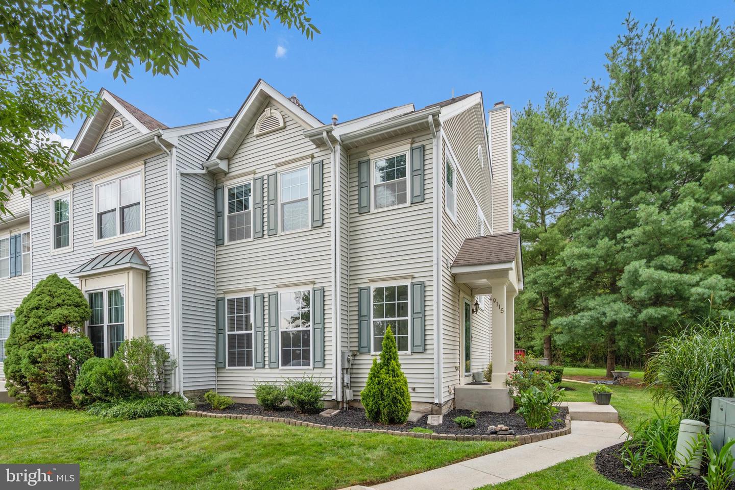 9115 Ridgefield Ln — photo