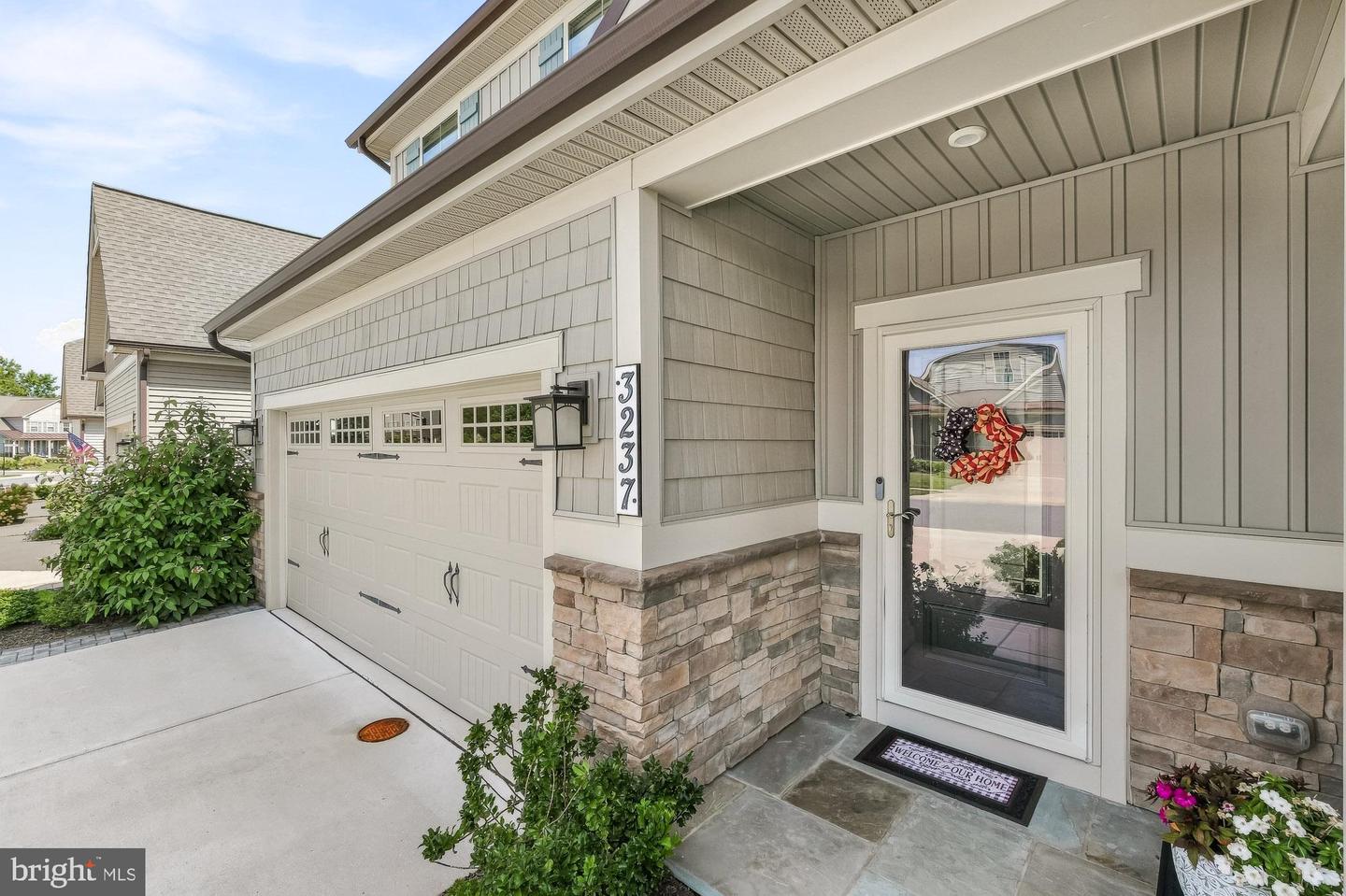 3237 Thornapple Dr — photo