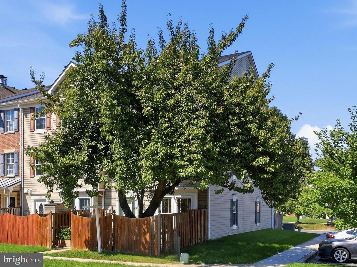 5240 Regal Ct — photo
