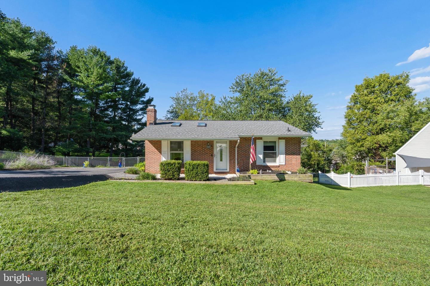 4 Donalds Ln — photo