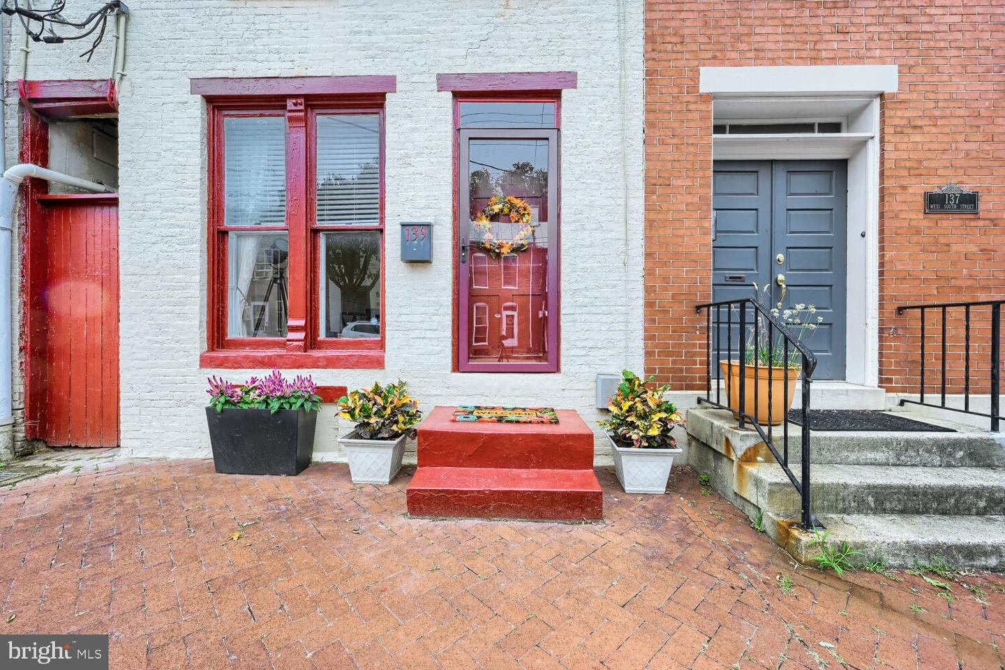139 W South St W — photo