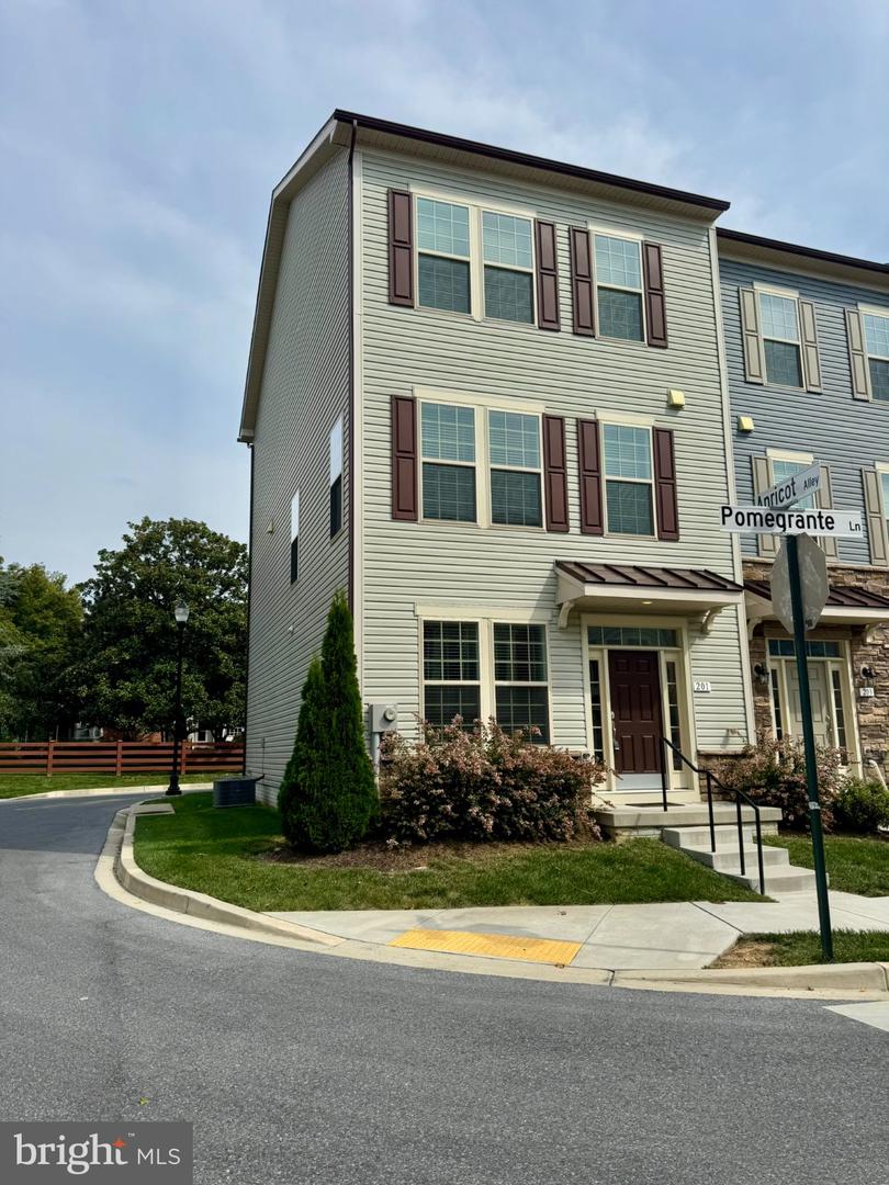 201 Pomegranate Ln — photo