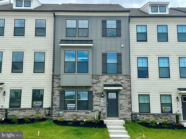 707 Compass Way — photo