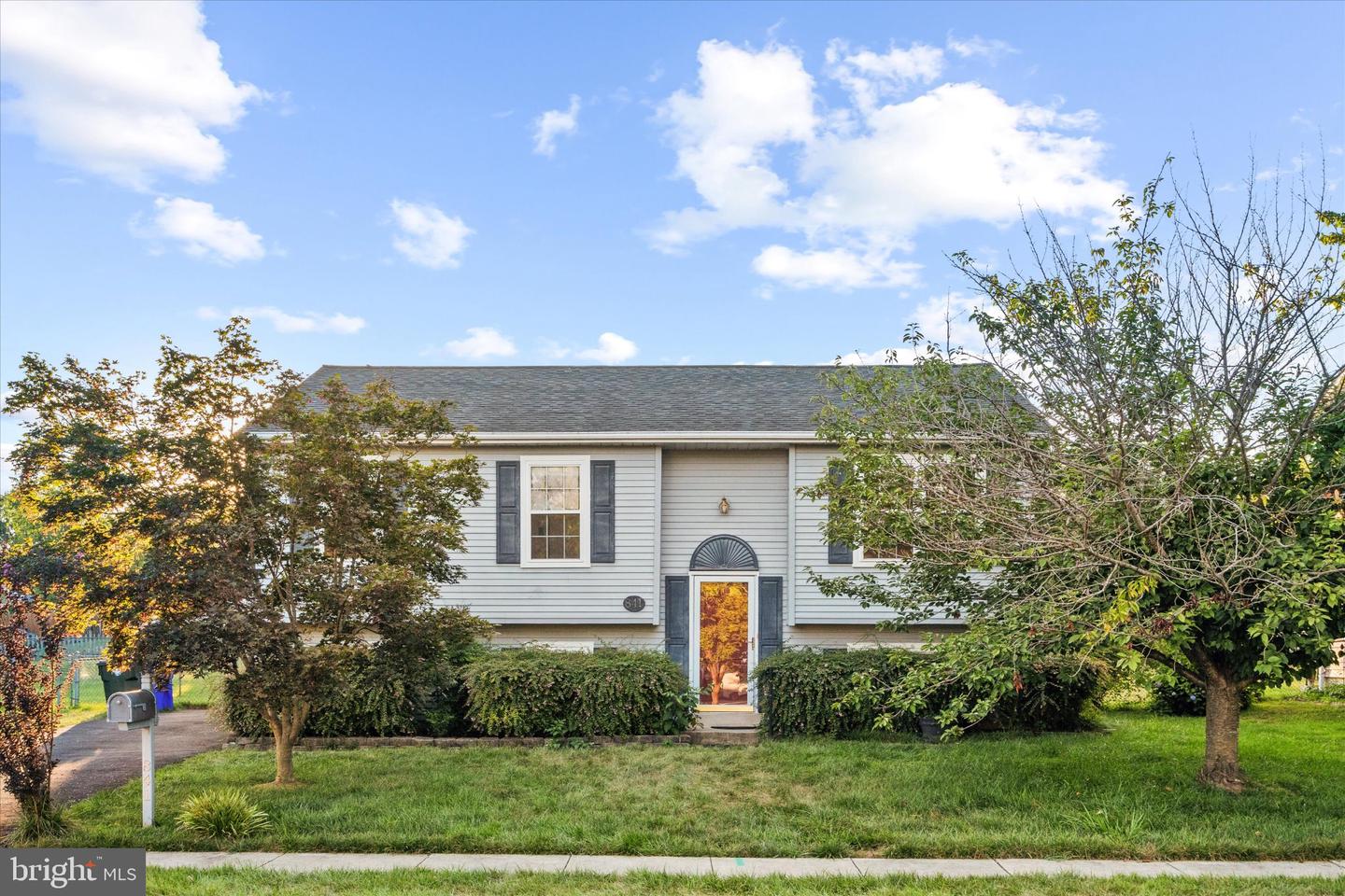 841 Briar Ct — photo