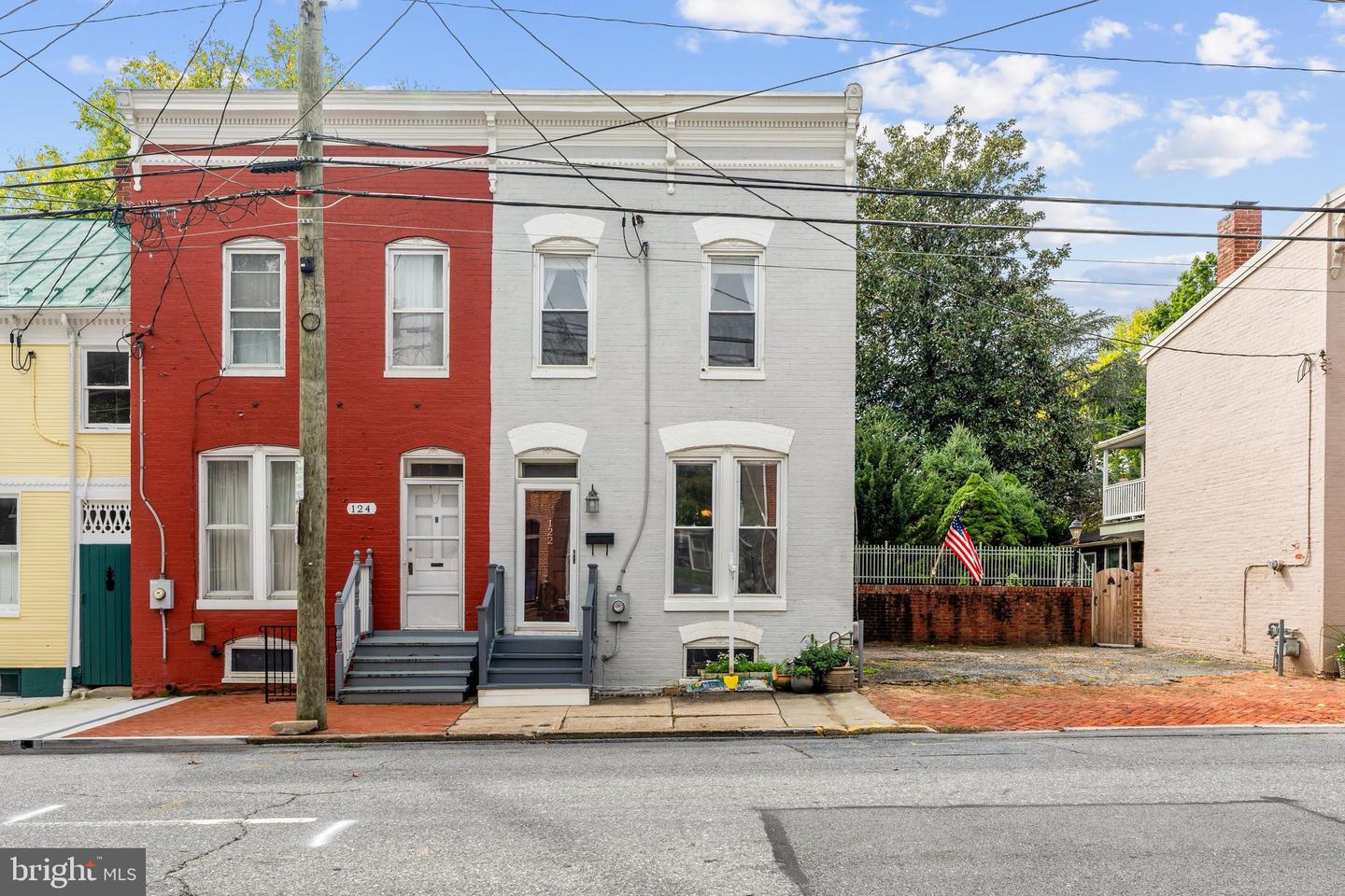 122 E Fourth St — photo