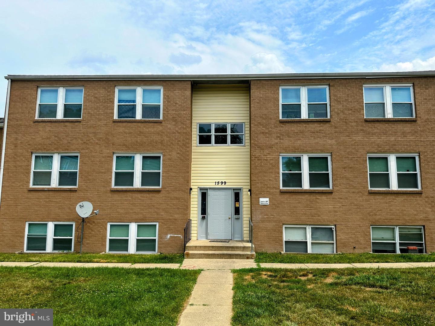 1599 N East St #13 — photo