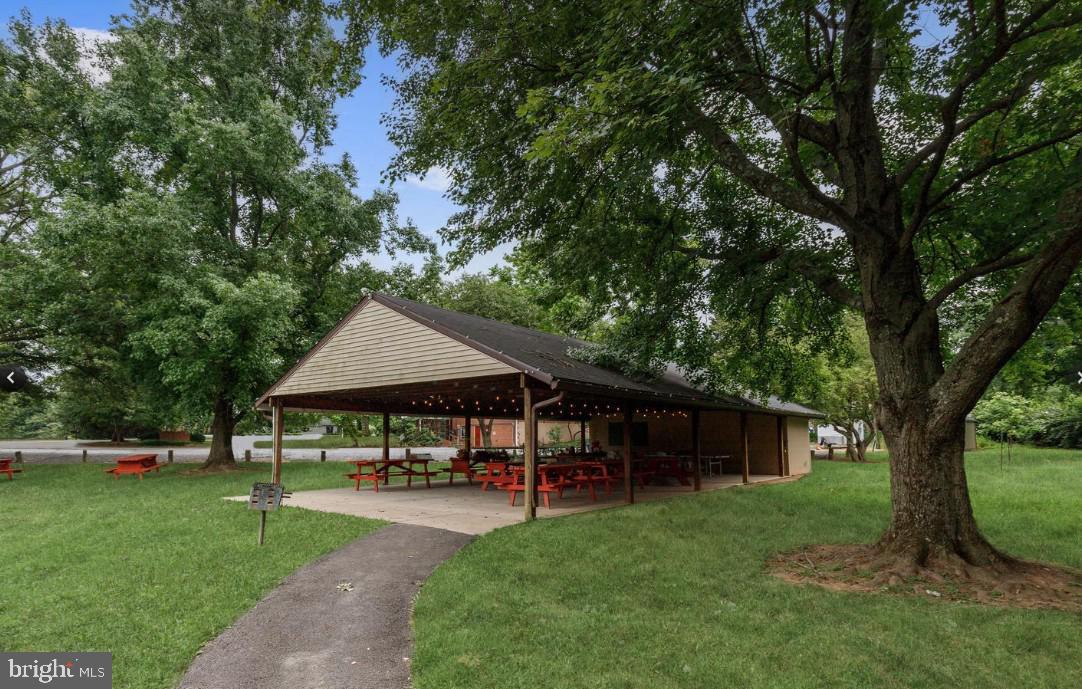 6903 Greenvale Ct — photo