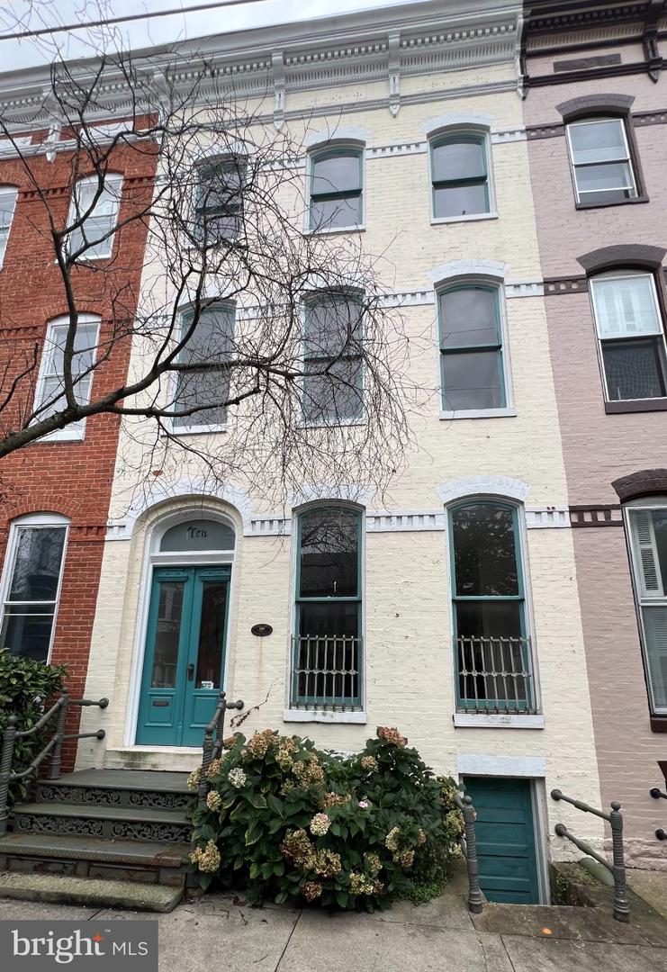 10 E 3rd St — photo
