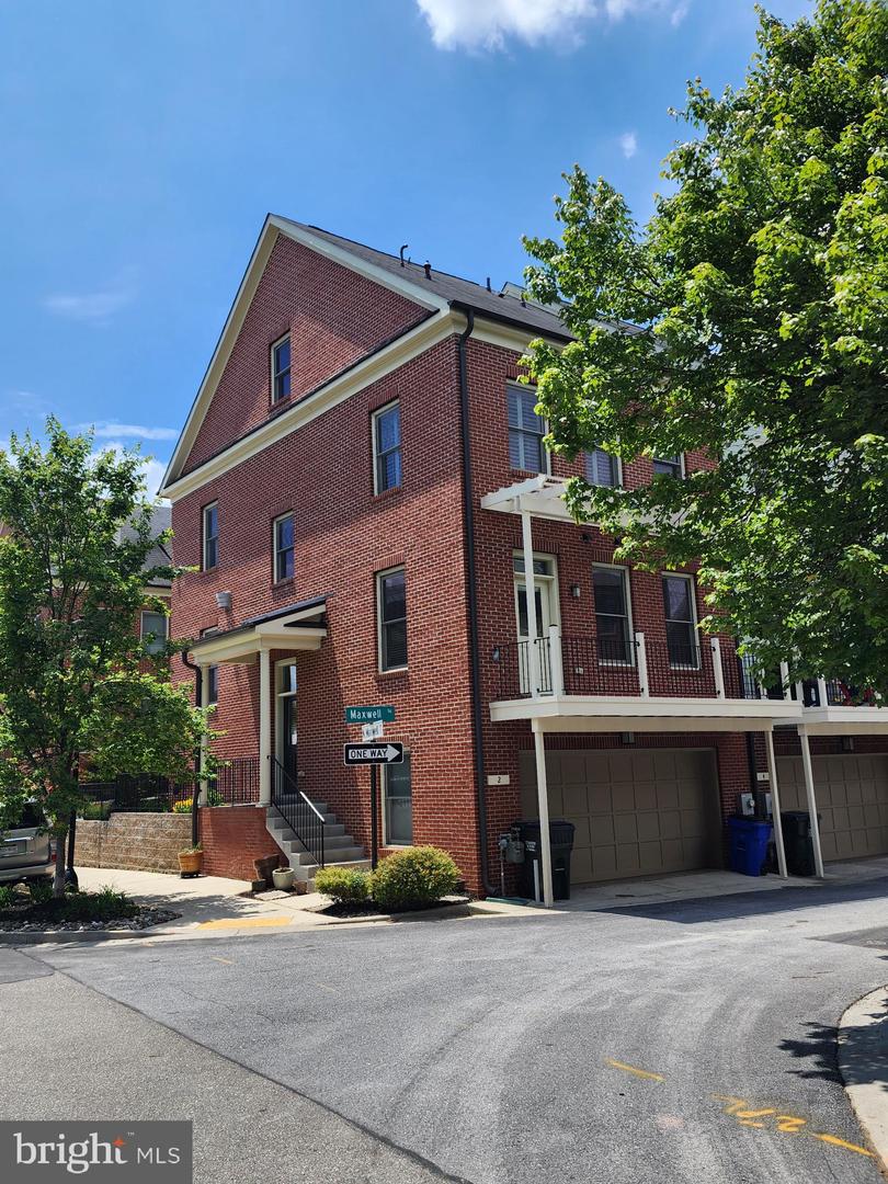 2 Maxwell Sq — photo