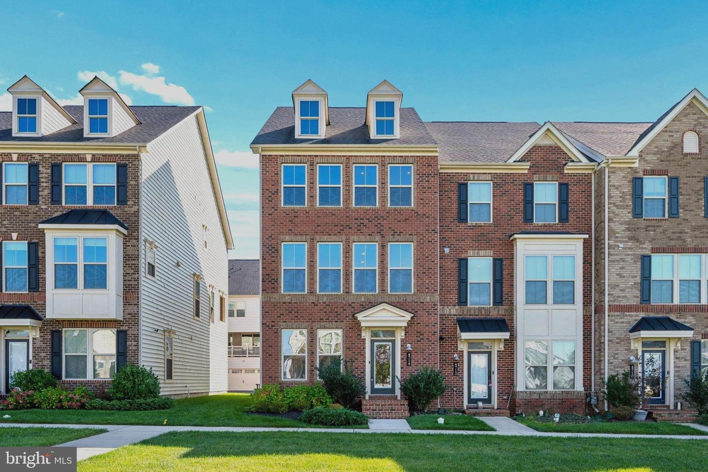 4714 Black Eyed Susan Mews — photo