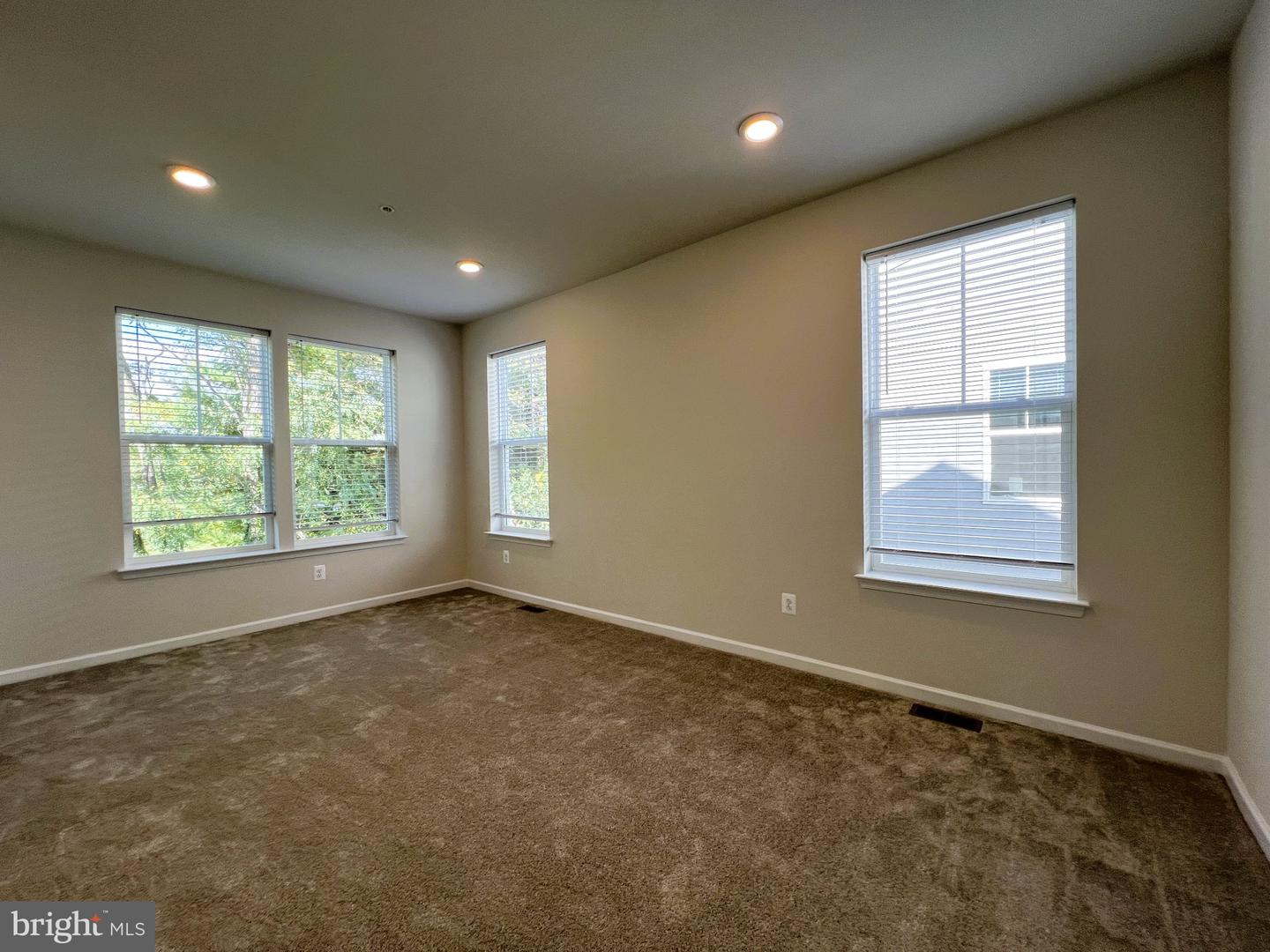 5368 Siri Ct — photo