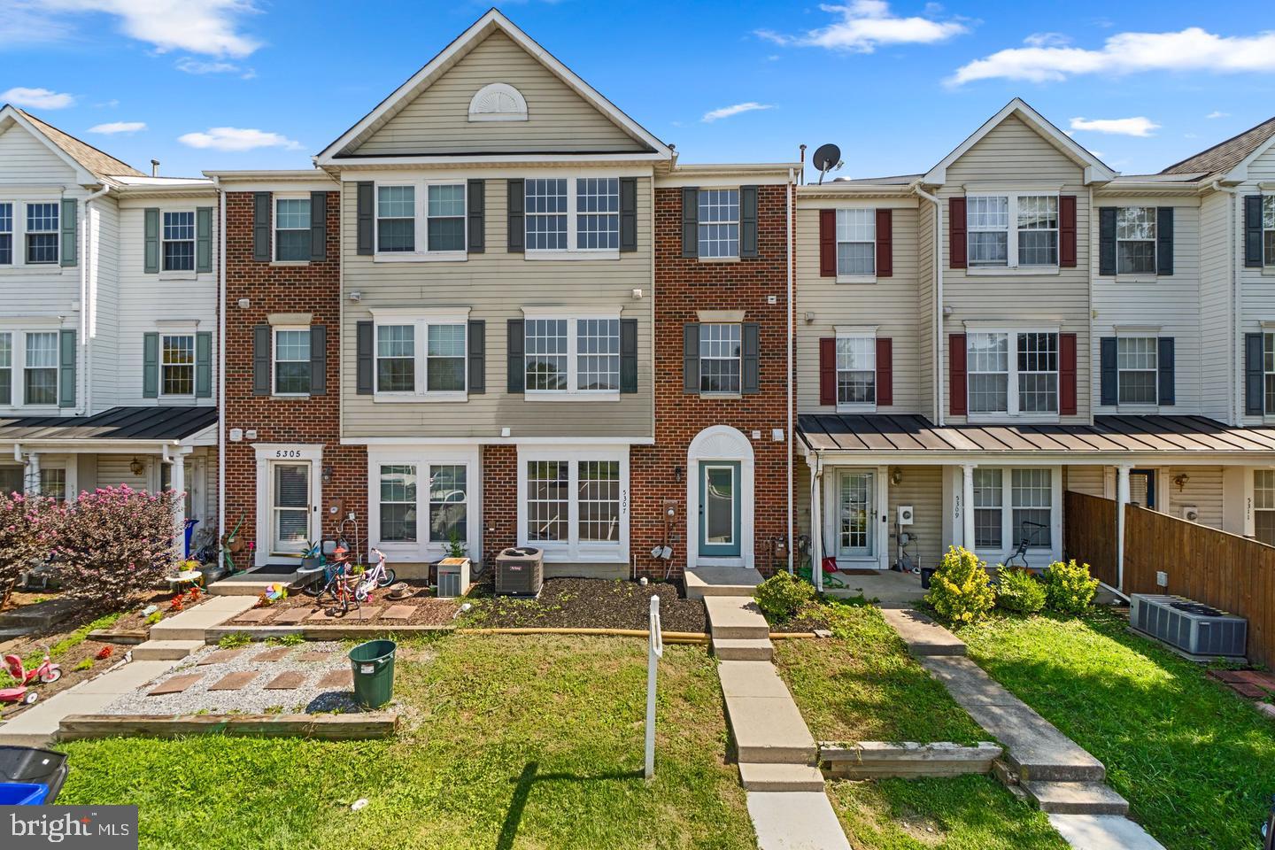 5307 Regal Ct — photo
