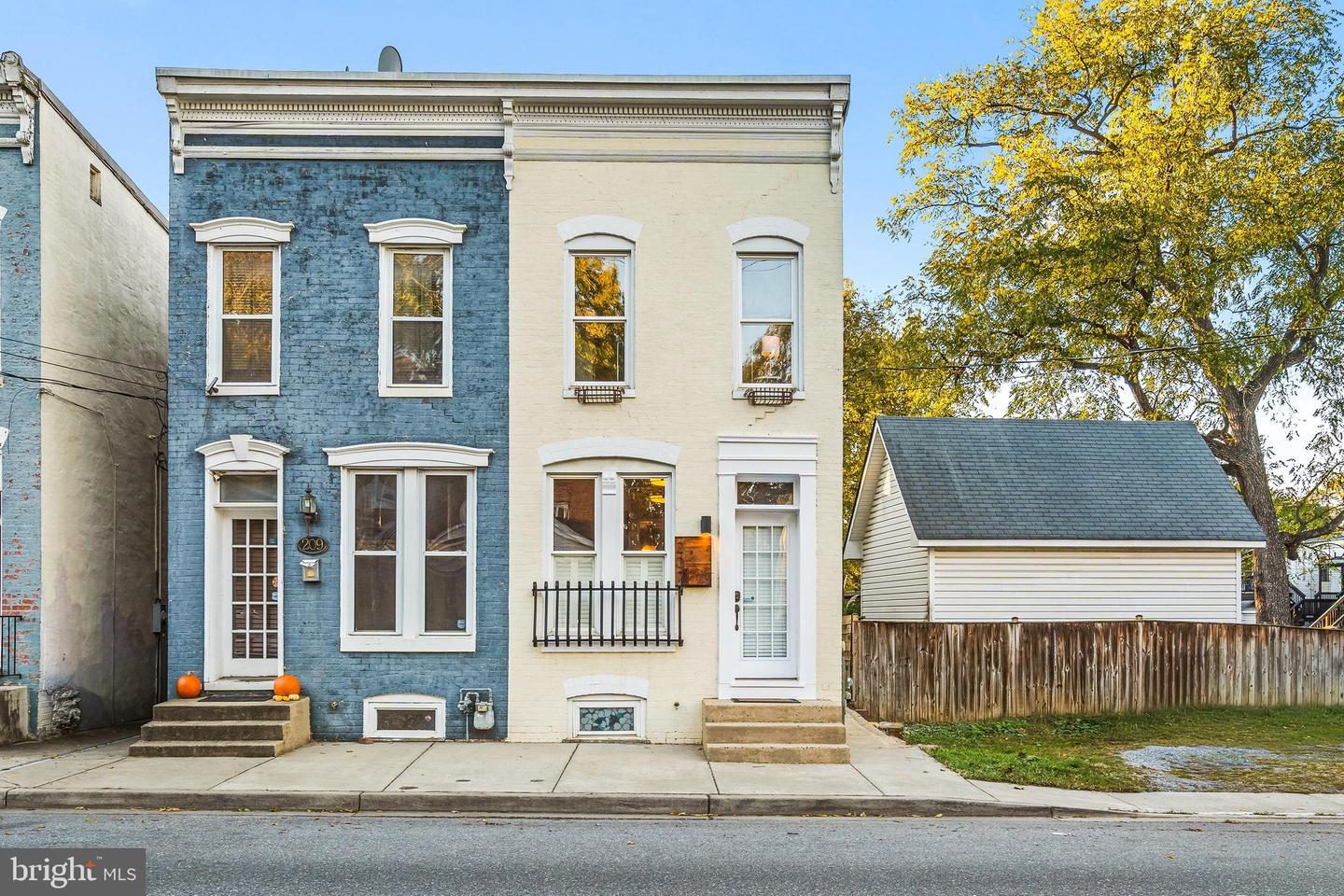 207 Center St — photo