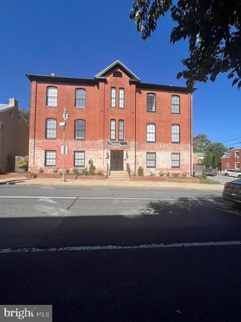 101 W South St — photo