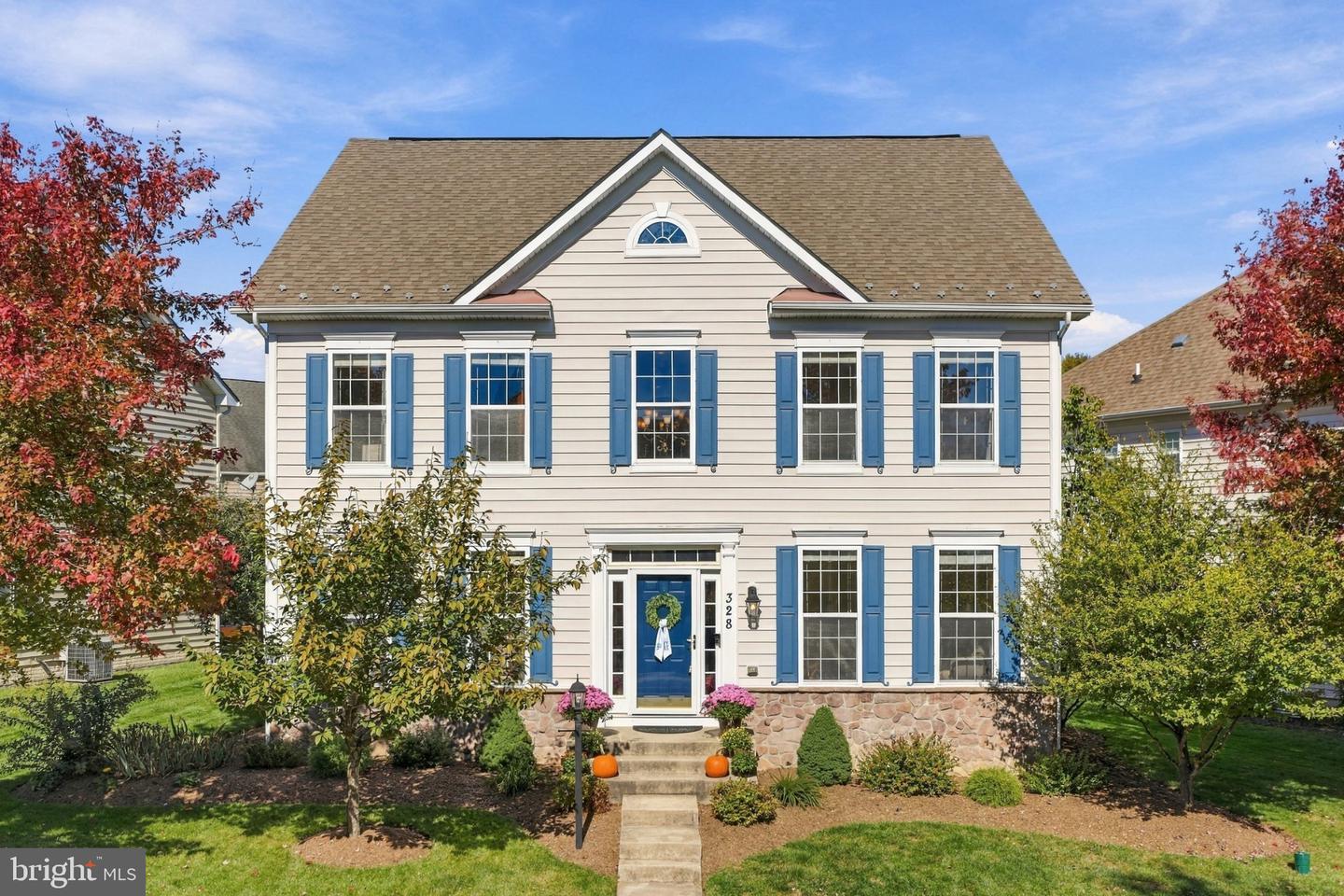 328 E Wainscot Dr E — photo