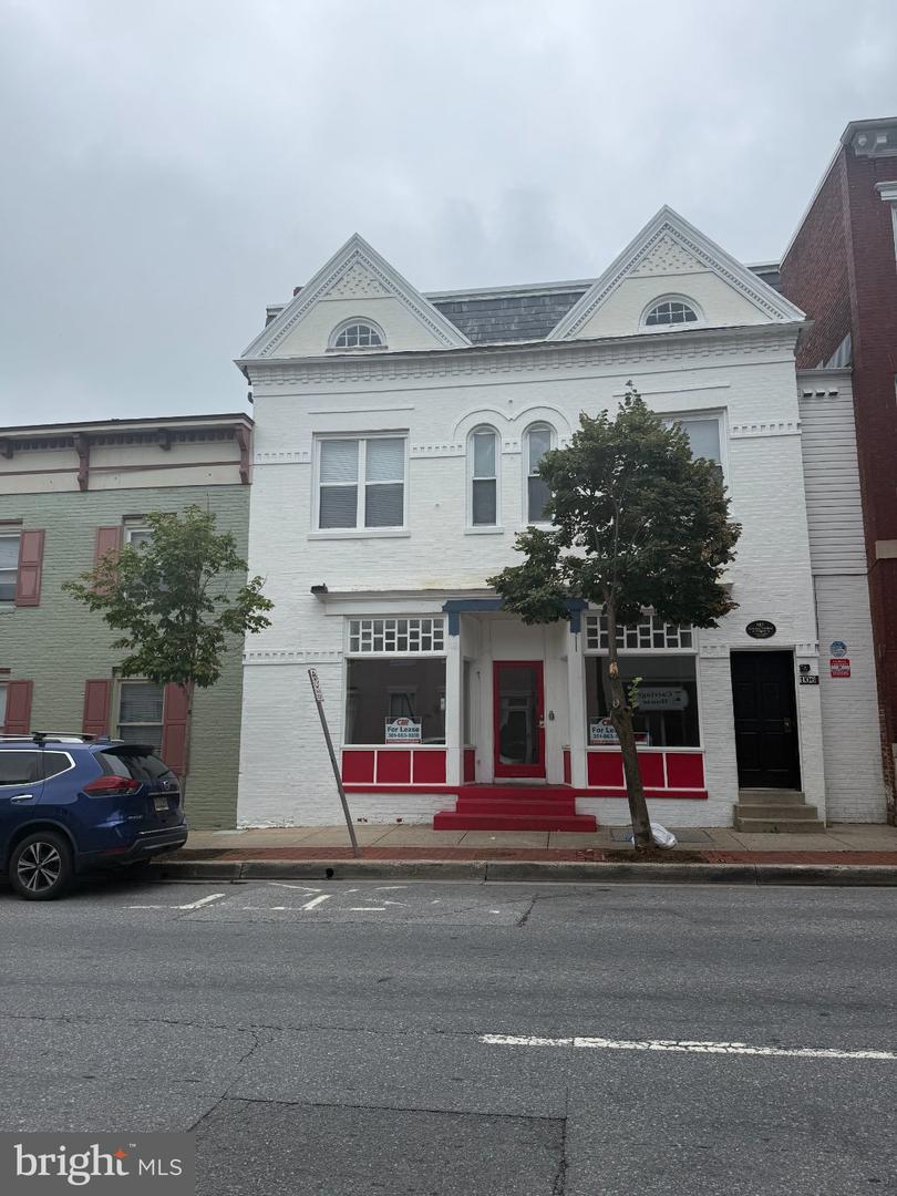 106 S Market St #10 — photo