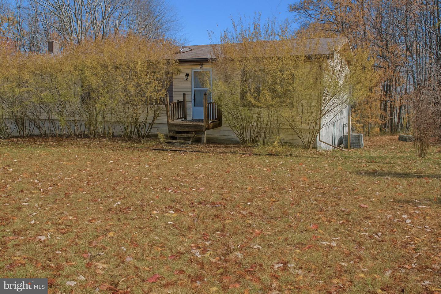 210 Lakeview Dr — photo