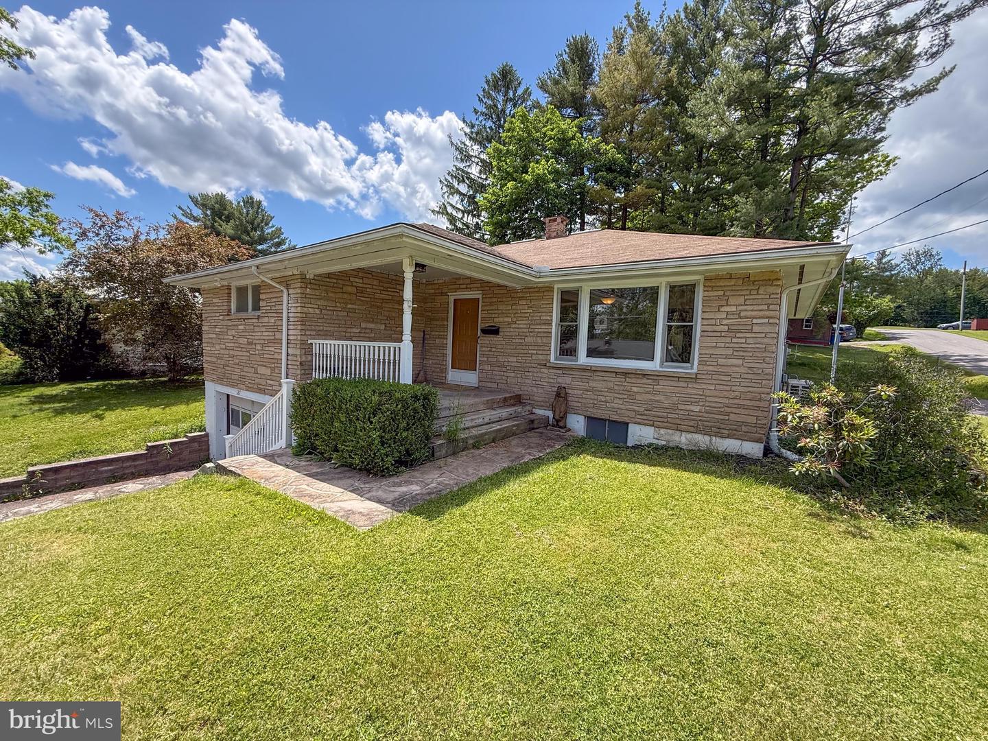 127 S Oakhall Dr — photo