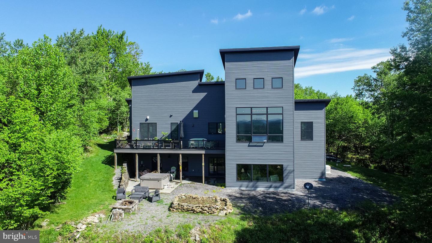 211 HIGH POINT RIDGE ROAD, OAKLAND MD 21550