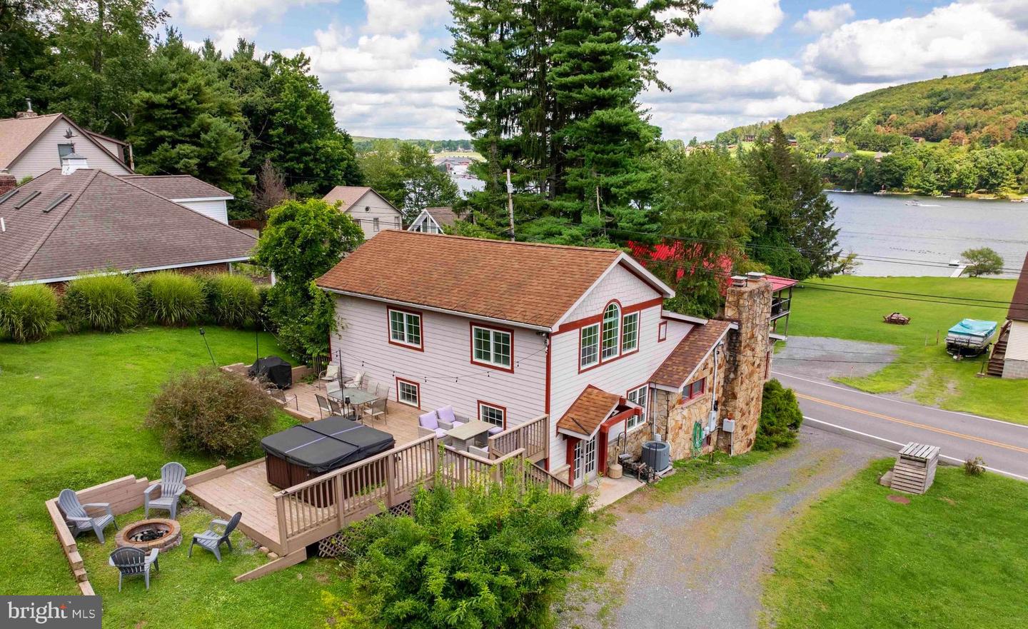 892 Marsh Hill Rd — photo