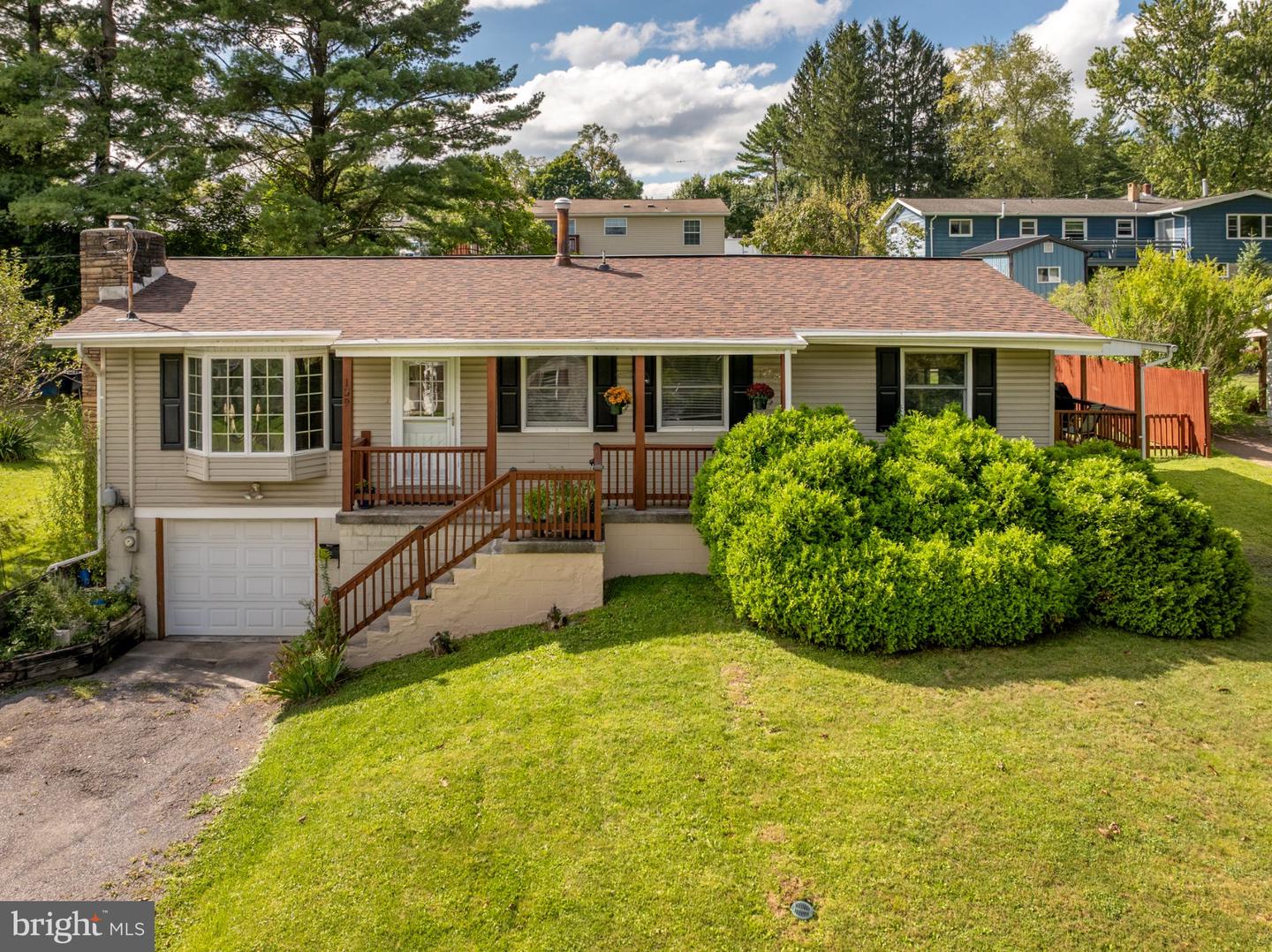 139 S Oakhall Dr — photo
