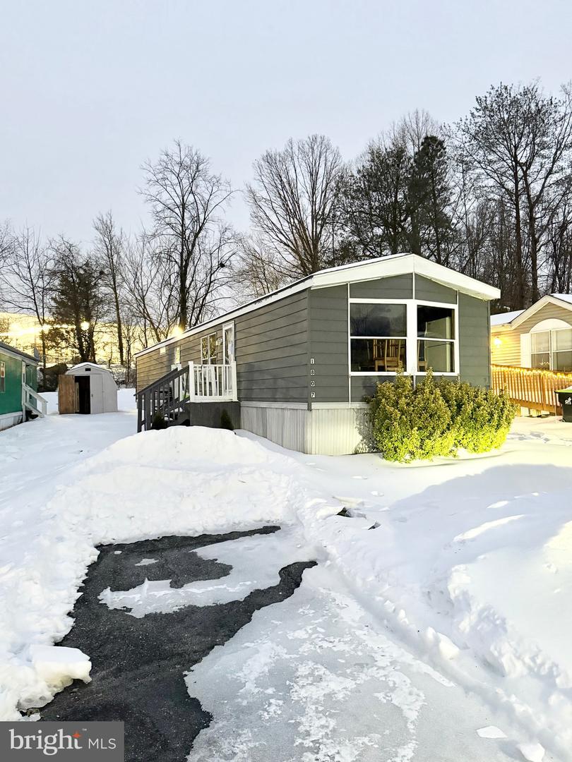 1807 Sandee Ct — photo
