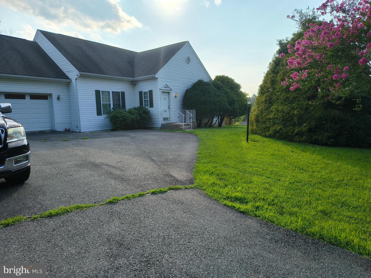 1604 S Tollgate Rd — photo