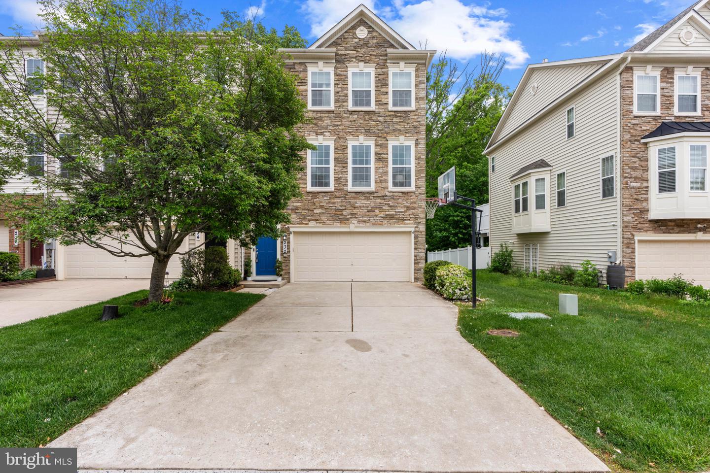 232 Mohegan Dr — photo