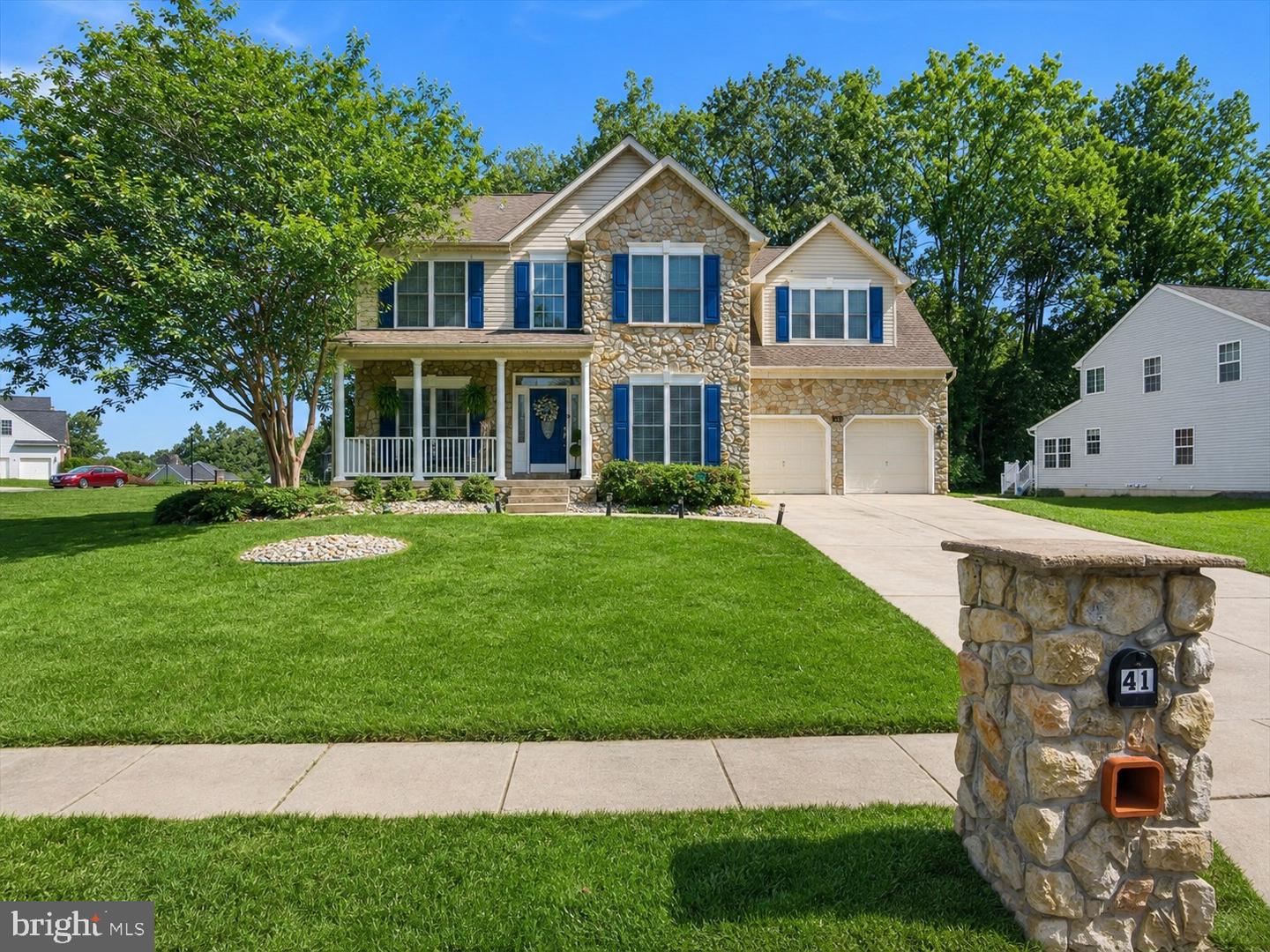 41 Saturn Dr — photo