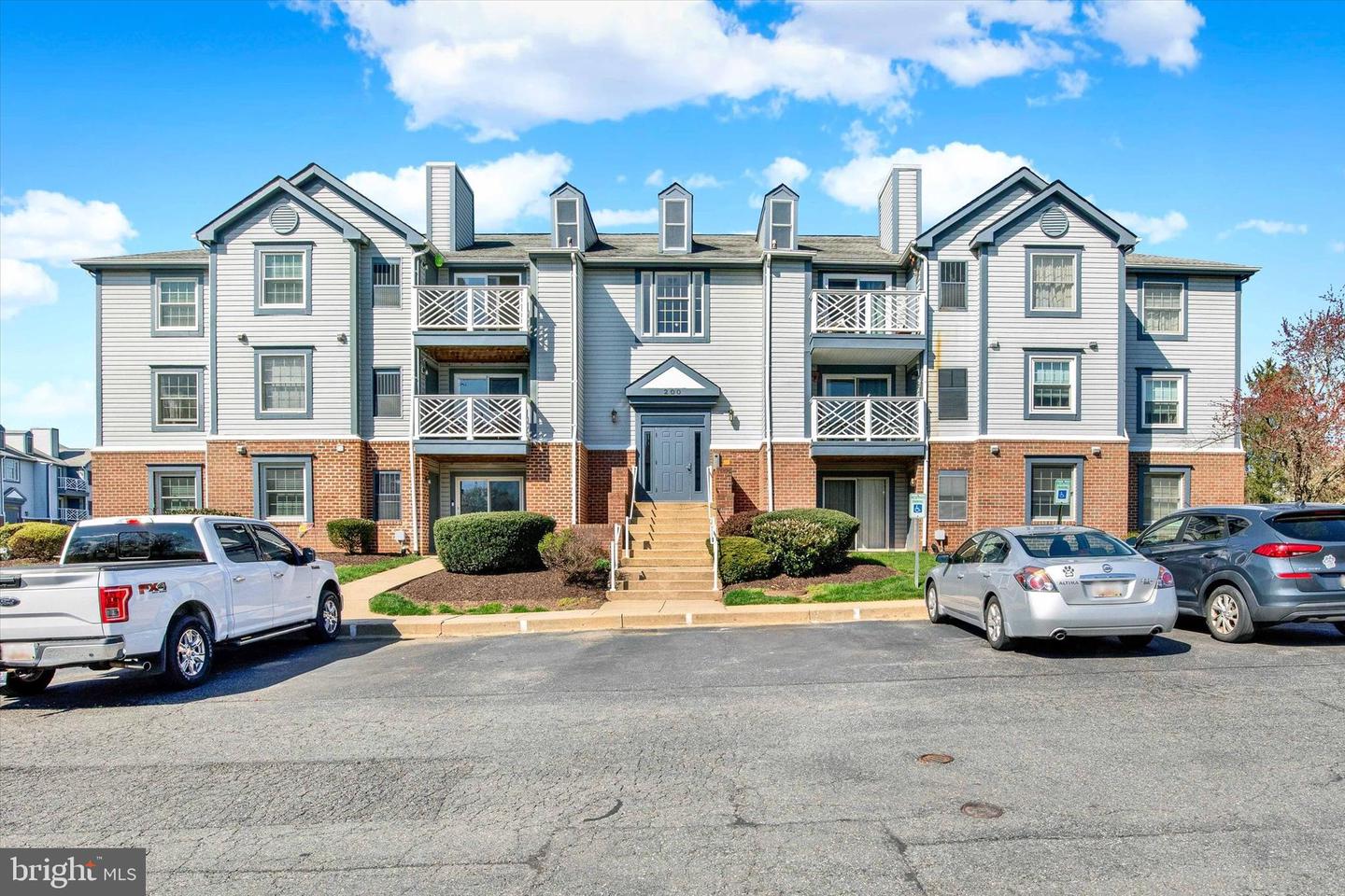 200 Oak Leaf Cir #200-K — photo
