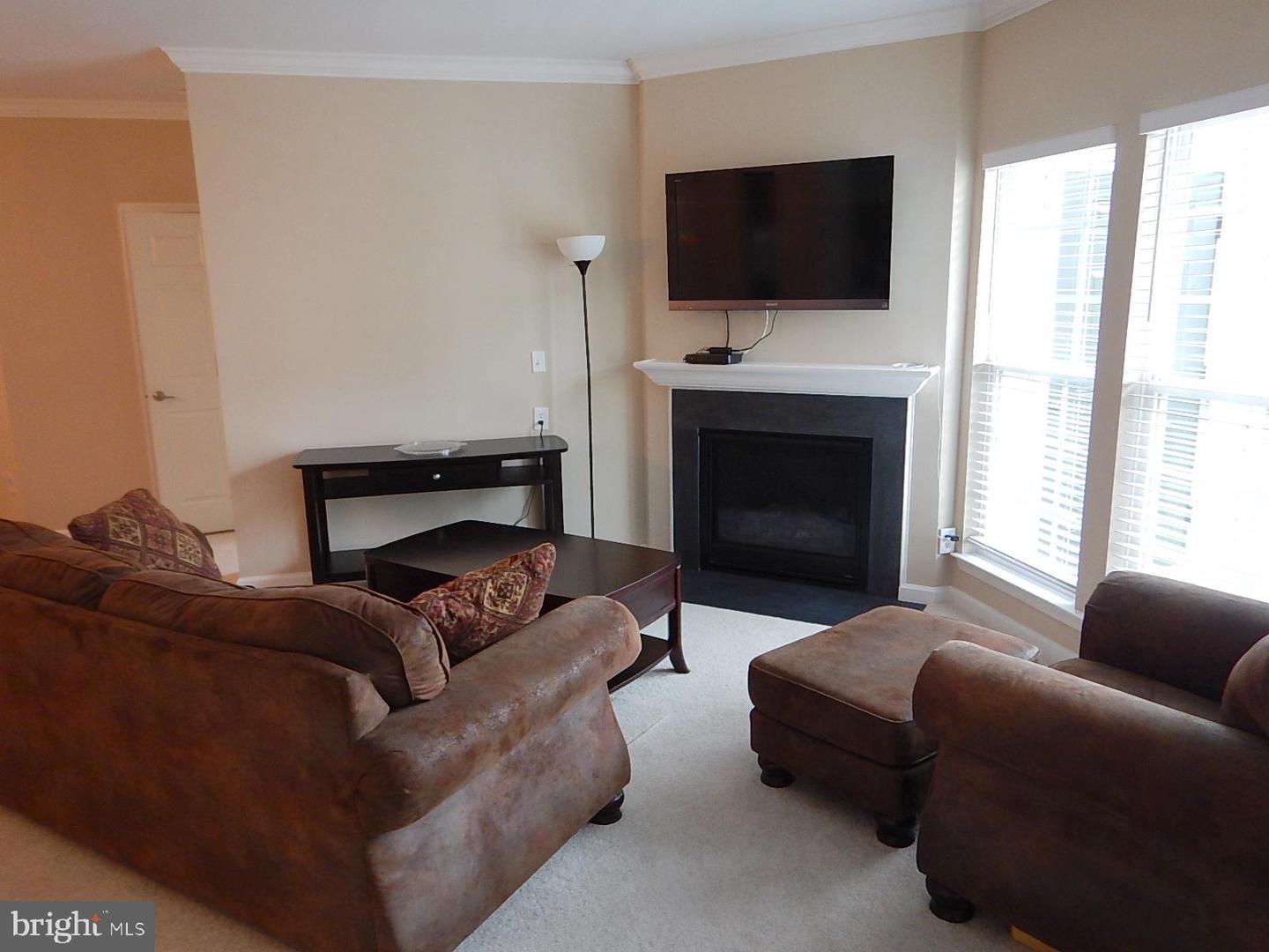 633 Wallingford Rd #201 — photo