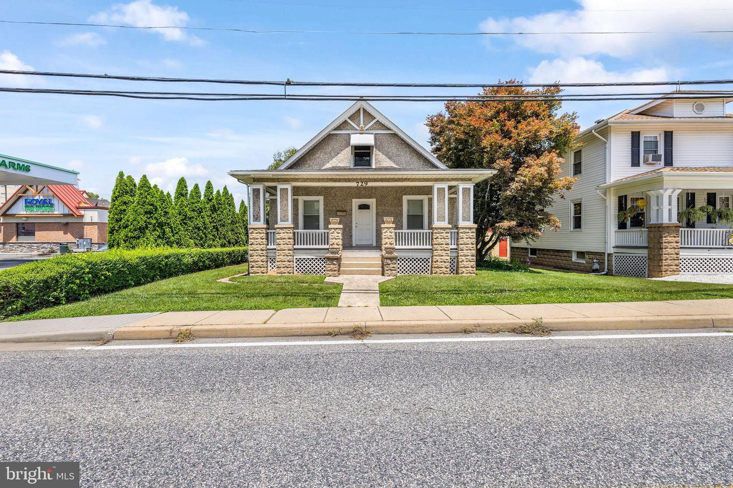 729 Revolution St — photo