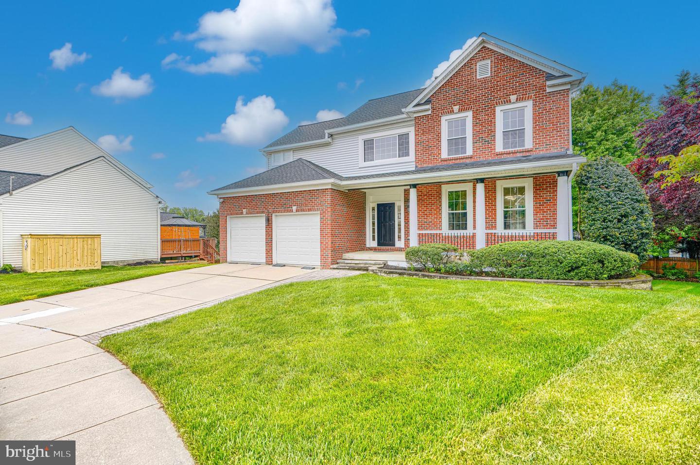 704 Greenglade Ct — photo