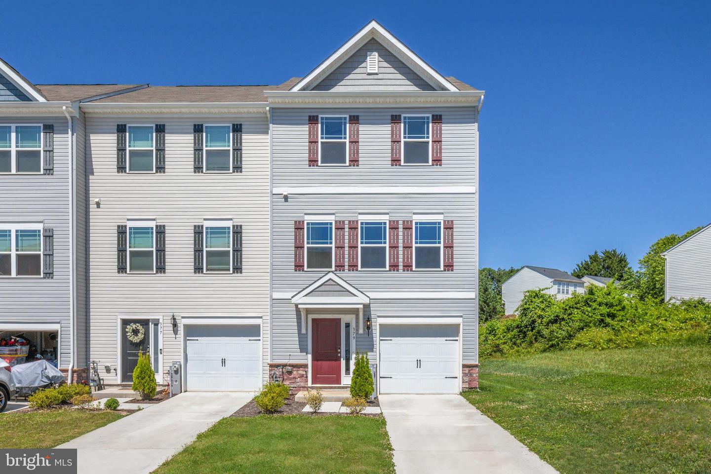 379 Hackley Dr — photo