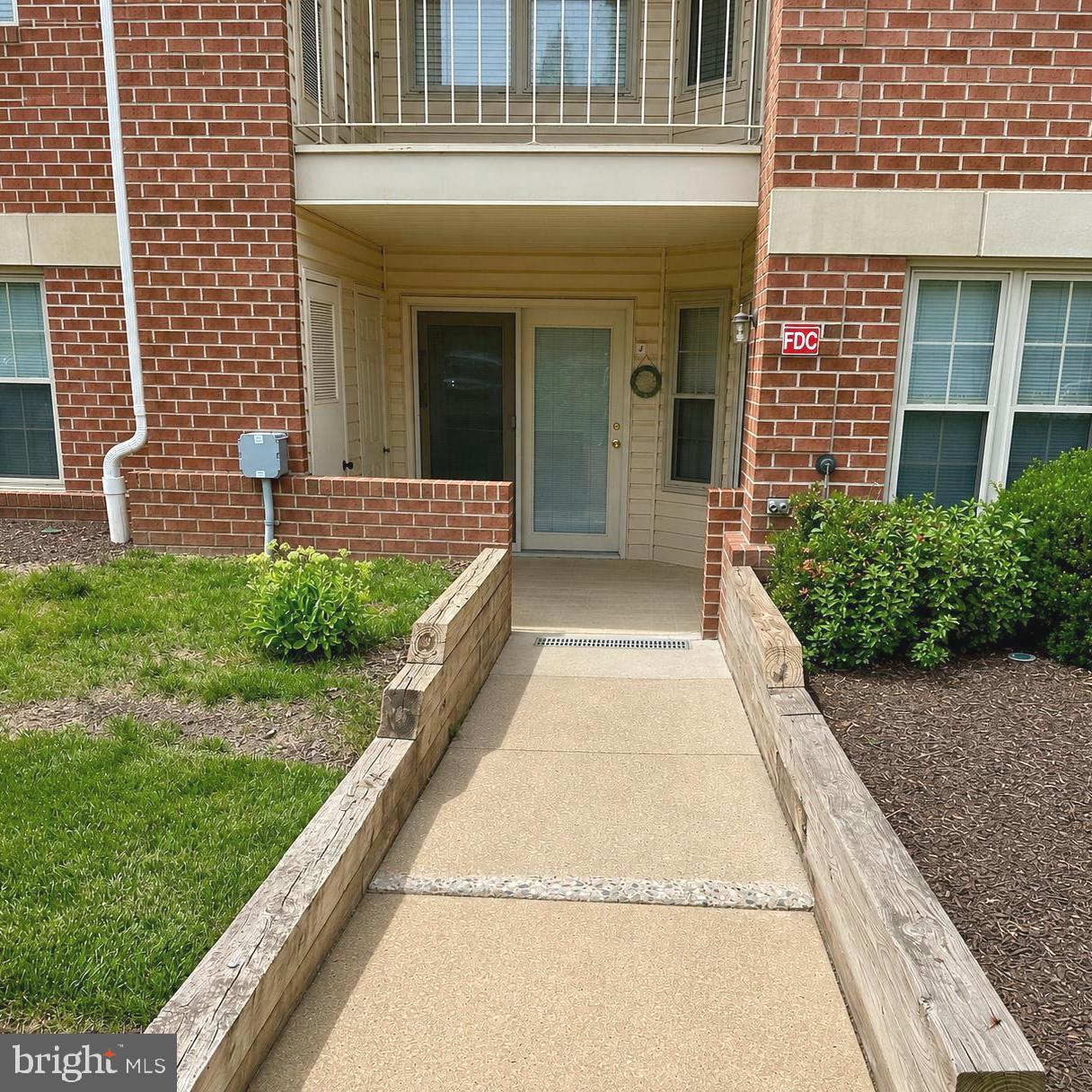 1712 Landmark Dr #J — photo