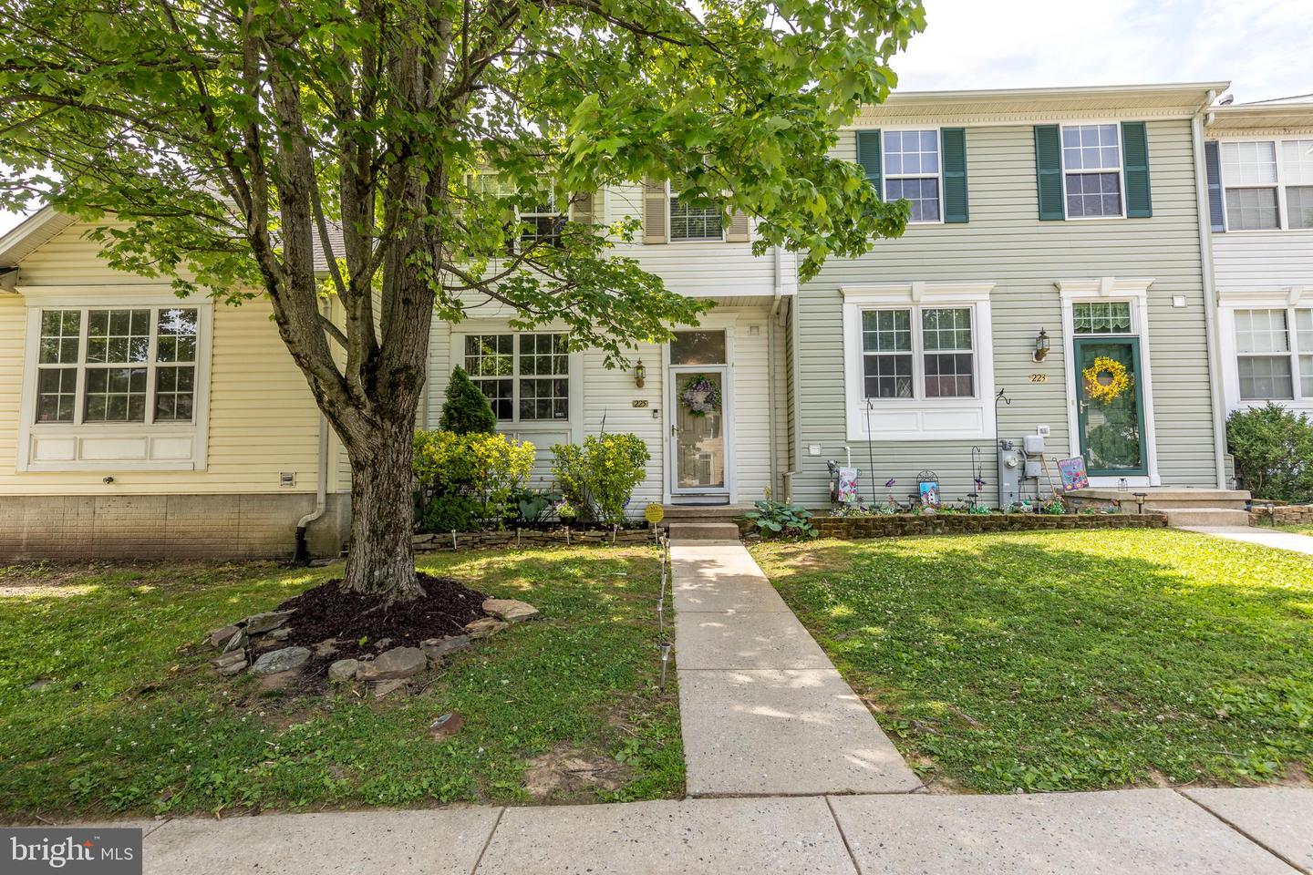 225 Woodland Green Way — photo