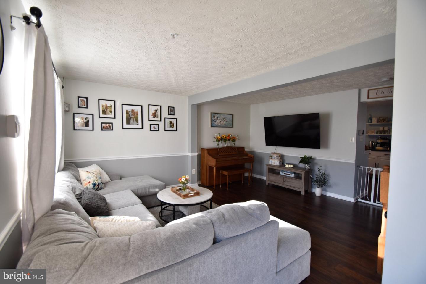 1032 Jeanett Way — photo