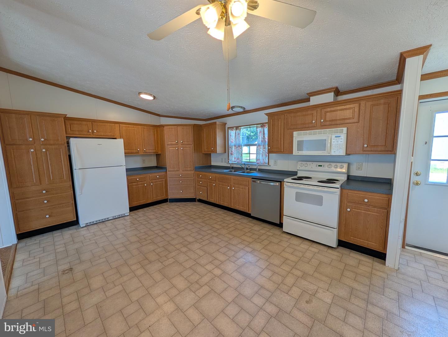 216 Garner Dr — photo