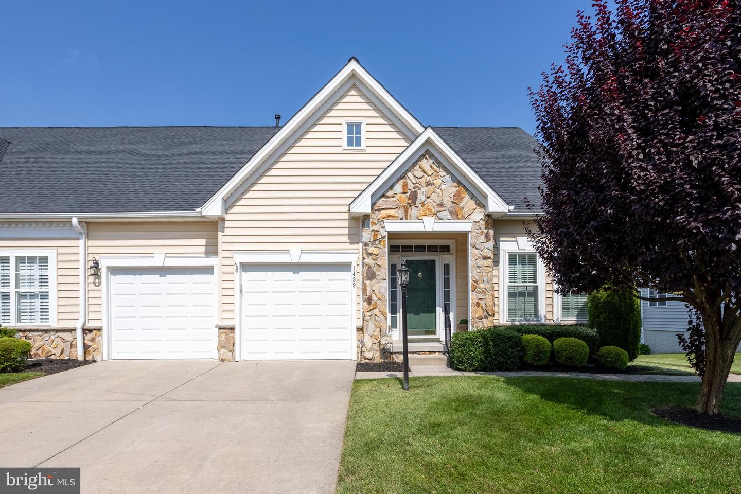 1439 Overlook Way — photo