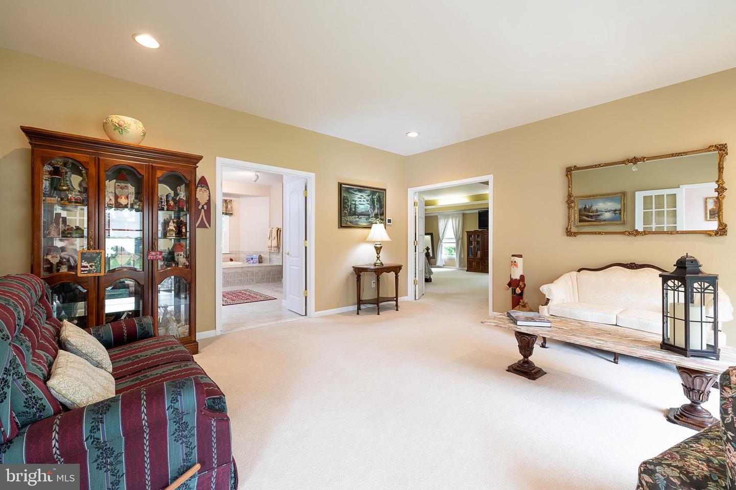 702 Glen Ct — photo